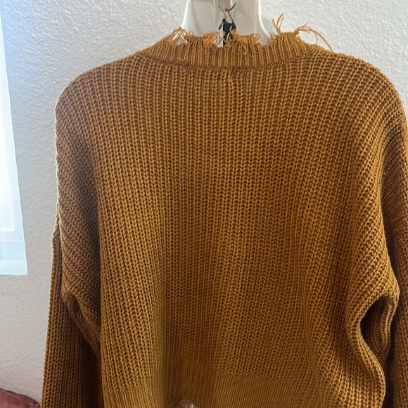 Distressed Sweater - Picture 4 of 4